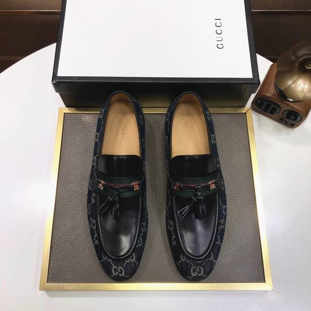 工厂 意大利顶级奢侈男鞋巨头 Gucci 古奇 全牛皮内里 新款报到原汁原味的欧式风格 赏心悦目为了让鞋子更加耐用不变形制作继续沿用传统做法 但仍然不乏创新皮质